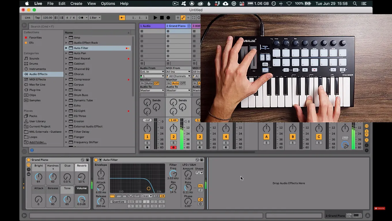 WORLDE Orca Mini 25 pads shown alongside a music software session.